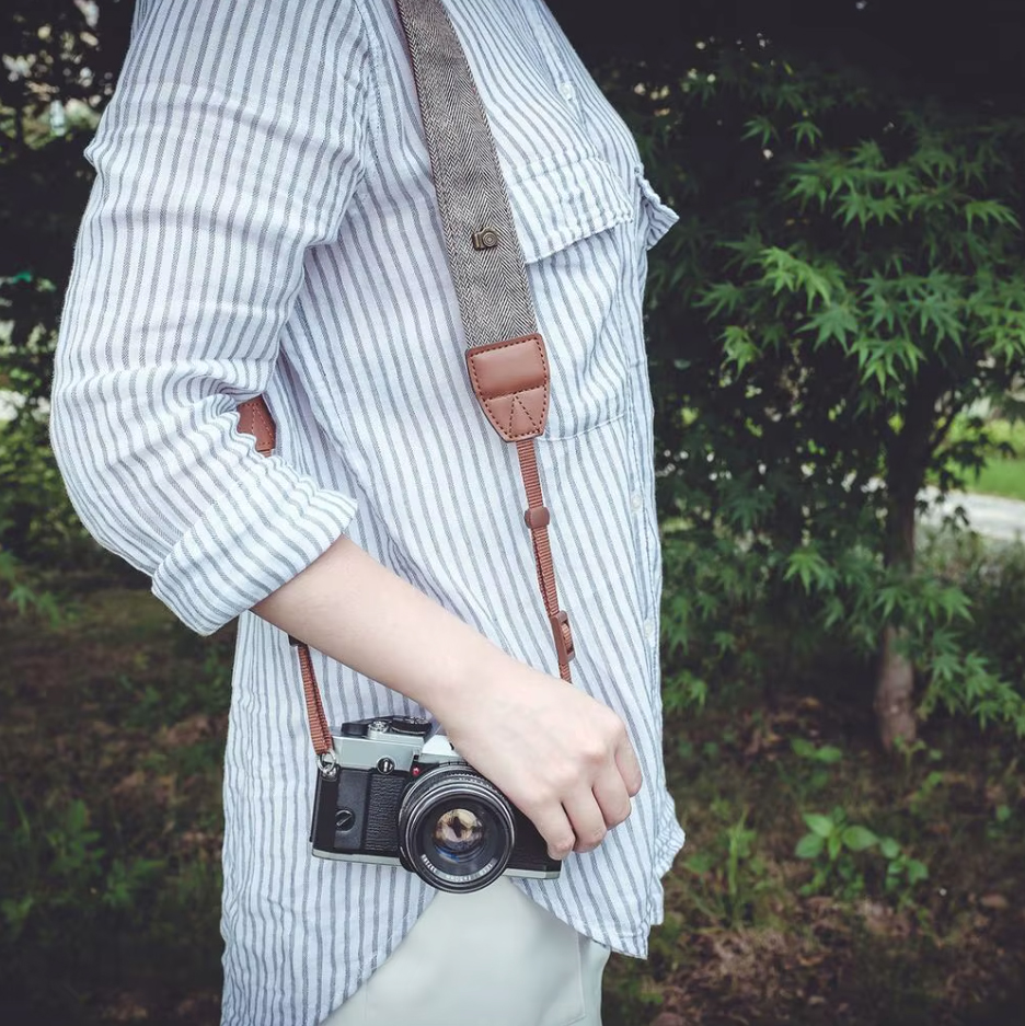 Tweedový popruh hnedý neck strap